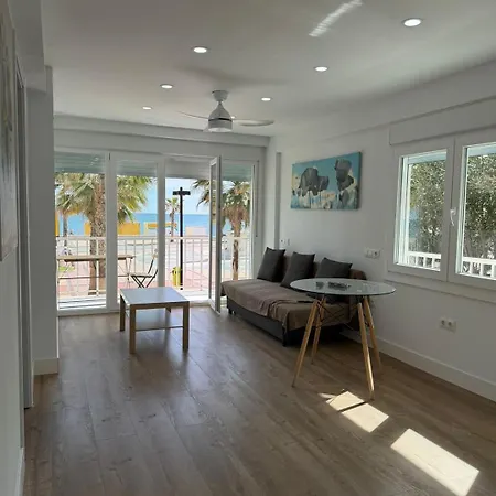 아파트 Premium Beachfront Terrace By Turivida *