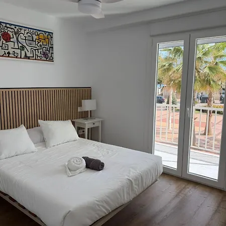 아파트 Premium Beachfront Terrace By Turivida *