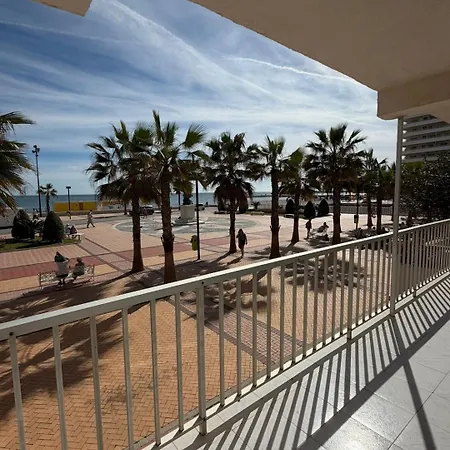 아파트 Premium Beachfront Terrace By Turivida *