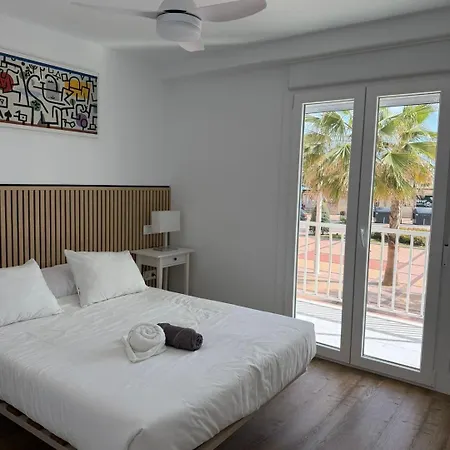 Moments From The Sea And Scenic Coastal Walks *