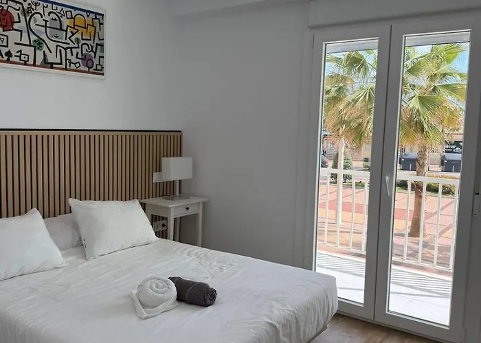 Moments From The Sea And Scenic Coastal Walks *