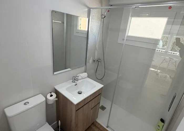 Moments From The Sea And Scenic Coastal Walks *