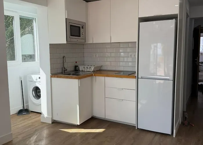 Moments From The Sea And Scenic Coastal Walks アパート