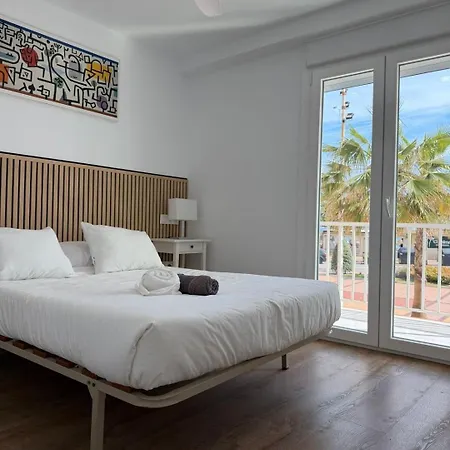 Premium Beachfront Terrace By Turivida דירה *