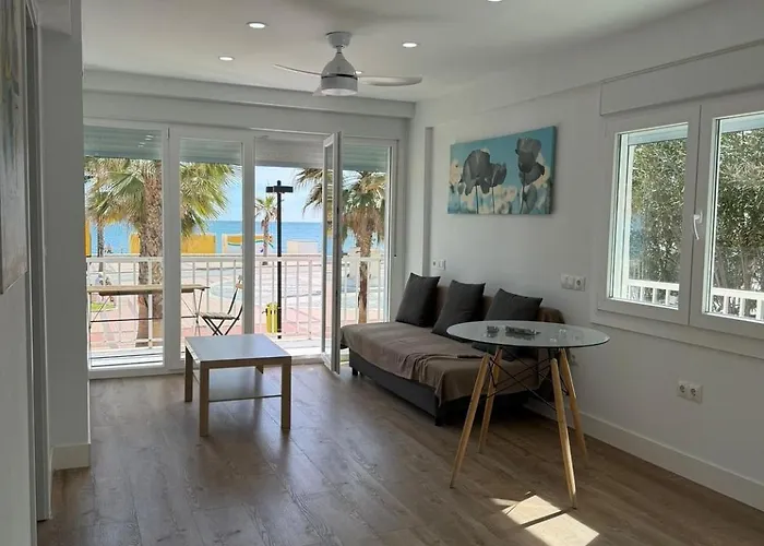 Apartamento Moments From The Sea And Scenic Coastal Walks *